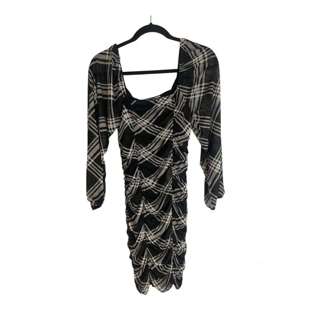 Elegant Black and White Plaid Dress - Picture 4 of 5
